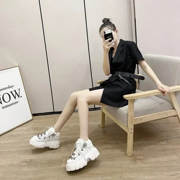 ⁦Women's Punk Style Leather Shoes Lace-up Heel Height 6CM Platform Female Gothic Ankle Boots PU Biker Boots Thick Bottom Sneakers⁩ - الصورة ⁦6⁩