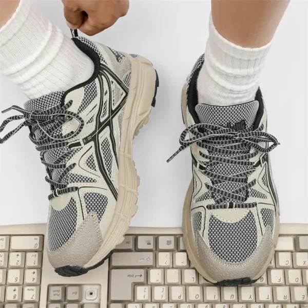 ⁦High Quality New Sneakers Men Women Fashion Casual Shoes with Neutral Anti Slip Anti Odor Performance Hot Selling Retro Run Shoe⁩ - الصورة ⁦6⁩