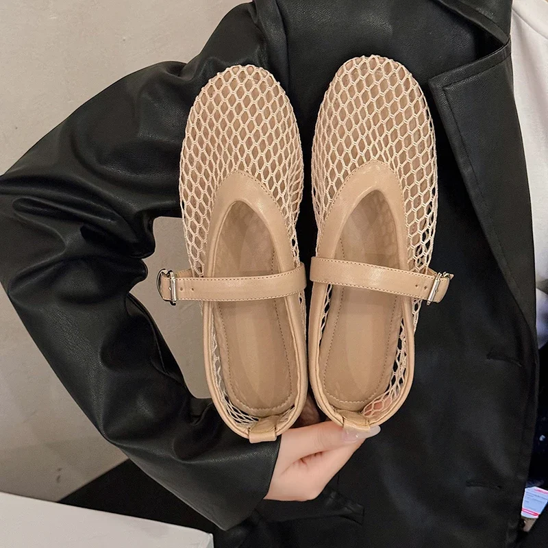 Women's Round Toe Flat Shoes Designer Casual Trend Breathable Ballet Women's Hollow Beach Sandals Mary Jane Shoes 2025 New - الصورة 2