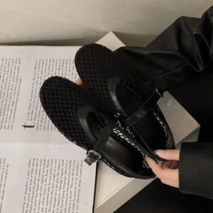 Women's Round Toe Flat Shoes Designer Casual Trend Breathable Ballet Women's Hollow Beach Sandals Mary Jane Shoes 2025 New