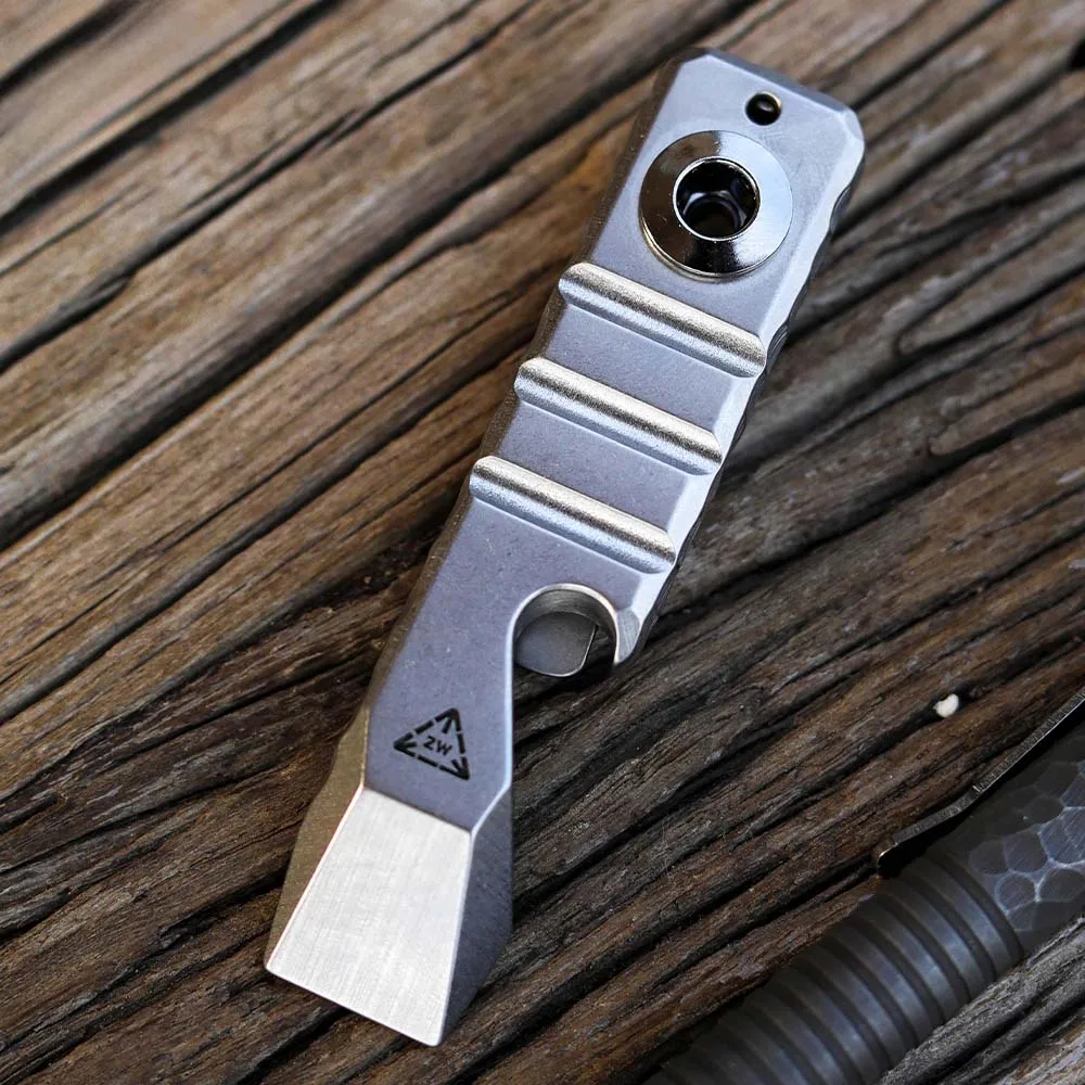 1PC Multi-function Titanium Alloy Crowbar Too Bottle Opener/Wrench/Screwdriver/ Outdoor EDC Keyring Accessory - الصورة 2