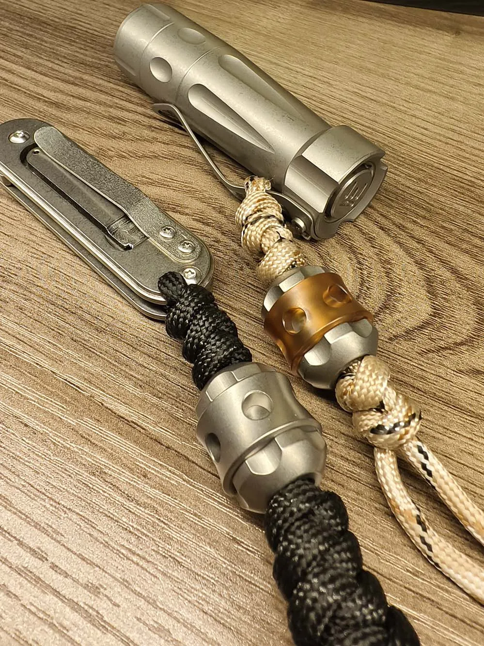 1PC EDC Pocket Tool Candy Cane Titanium Alloy Knife Bead PEI Resin Paracord Bead DIY Lanyard Decoration