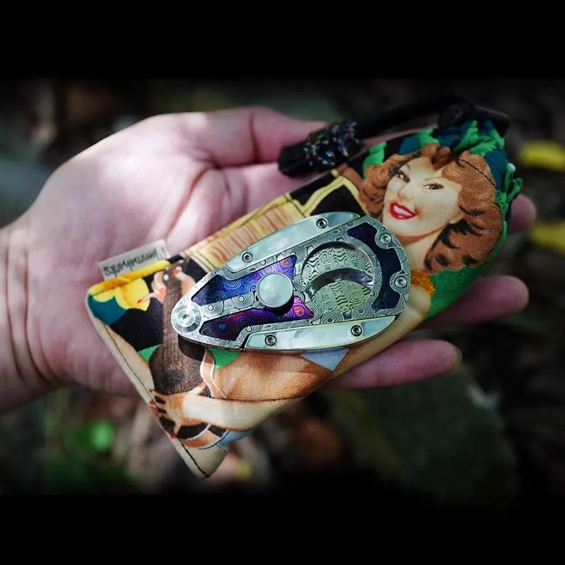 1PC Super Sharp Stainless Steel V-Shape Double Blade Folding Cigar Scissors Leather Case & Gift Box - الصورة 3