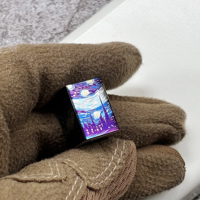 1PC Van Gogh Starry Night Titanium Alloy EDC Knife Bead Paracord Bead Flashlight Key Chain Stress Relief Push Card Pendant - الصورة 3