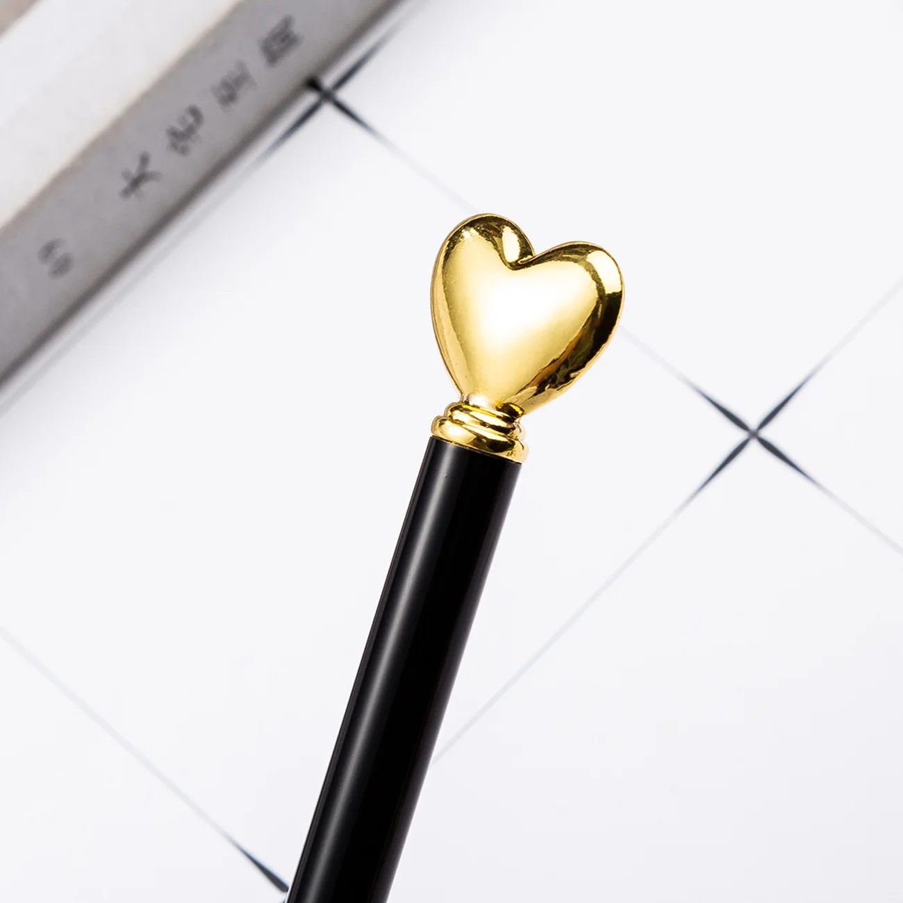 Metal Pen Love Shape Ballpoint Pen Gift Advertising Pen Wedding Gift Ballpoint Pen Novelty Pens Office&school Supply Custom LOGO - الصورة 2