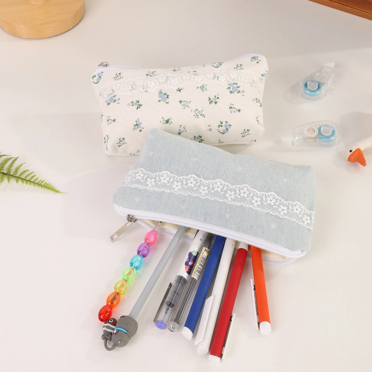 Exquisite and cute bow-patterned pencil case, floral and green decorated portable pencil case, storage for study office supplies - الصورة 3