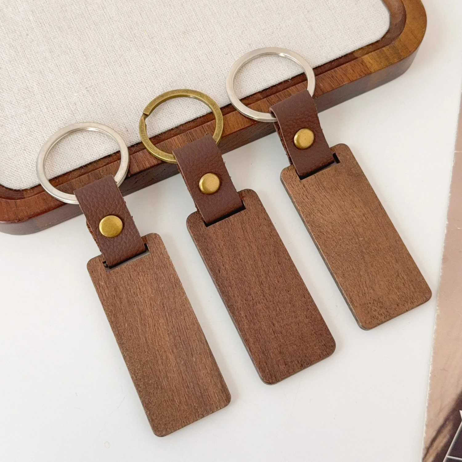 DIY Souvenir Blank Keychain Wooden PU Leather Strap Keyrings Car Pendant Handmade Keyring Jewelry Making Crafts Souvenir Gifts - الصورة 6