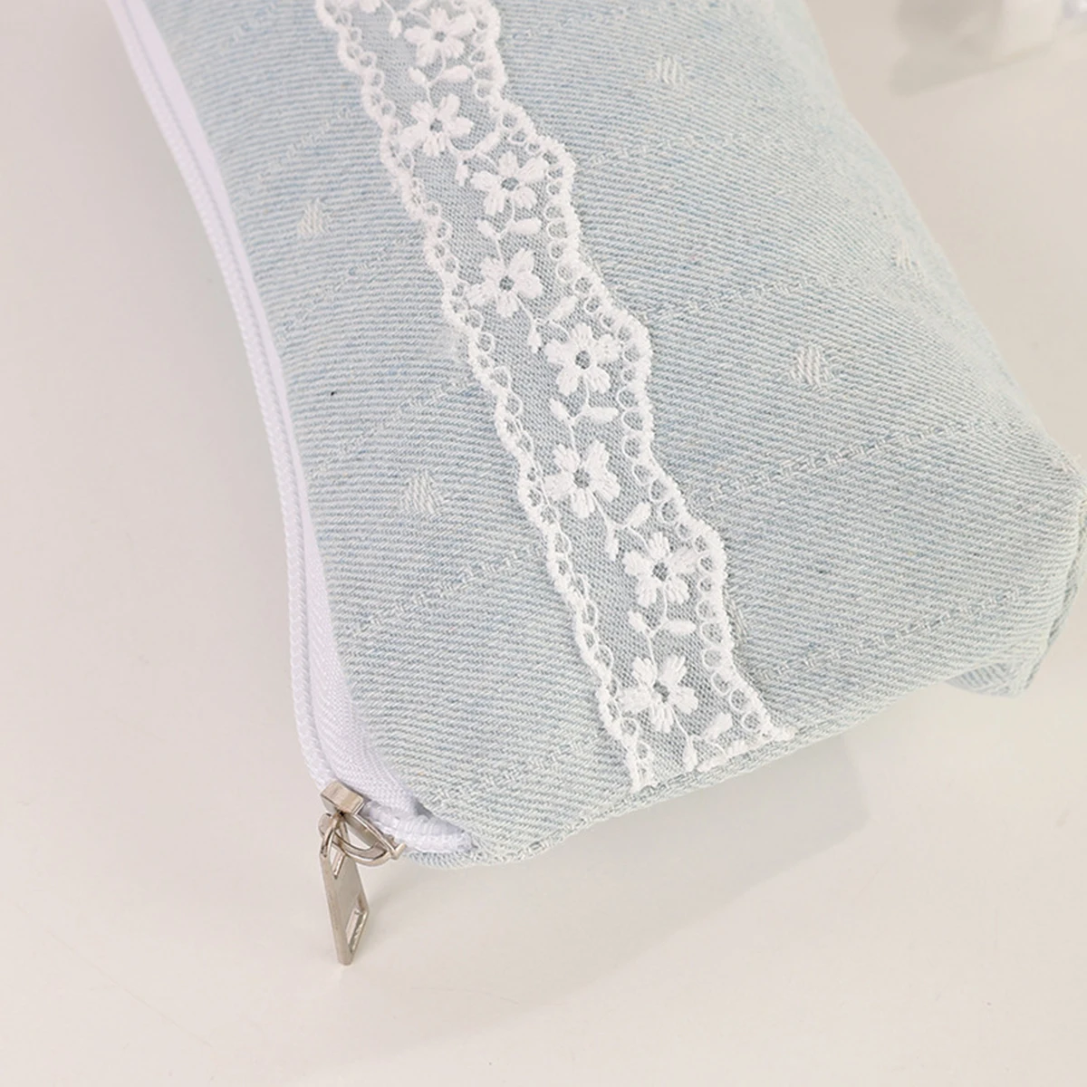 Exquisite and cute bow-patterned pencil case, floral and green decorated portable pencil case, storage for study office supplies - الصورة 4