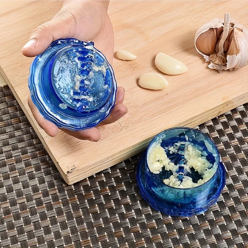 Manual Portable Garlic Grinder Rotary Kitchen Gadget for Crushing Garlic and Ginger, Easy To Use and Clean - الصورة 3