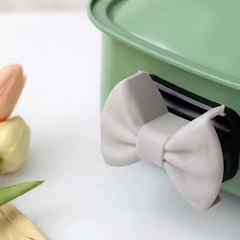 Kitchen Pot Clip Silicone Pot Holders with Non-slip Grip Anti-scald Handle Covers for Hot Cookware Kitchen Gadgets with Bow - الصورة 6