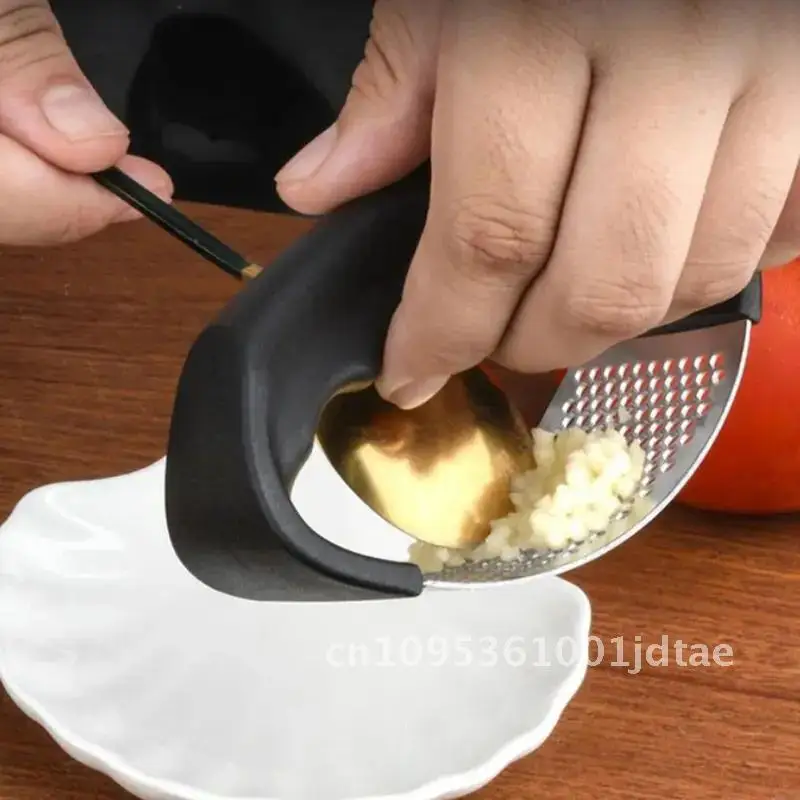 Manual Garlic Press Crusher Stainless Steel Kitchen Gadget Vegetable Fruit Mincer Chopping Tool Kitchen Accessories - الصورة 4