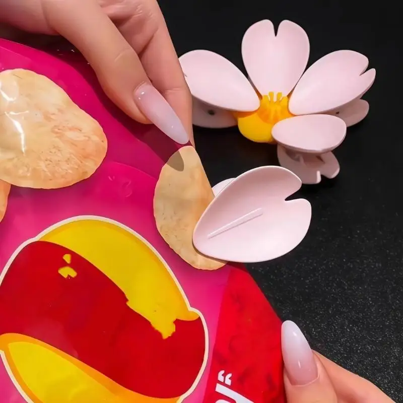 New Multifunctional Sakura Magnetic Clip Creative Kitchen Gadget Snack Sealer Food Storage Unique Petal Clip Home Fridge Magnet - الصورة 2