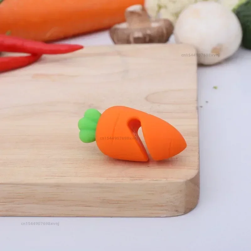 Cute Silicone Pot Lid Anti-spill Rack Heat-resistant Anti-Overflow Stoppers Pot Cover Lifter Holder Creative Kitchen Tool Gadget - الصورة 4