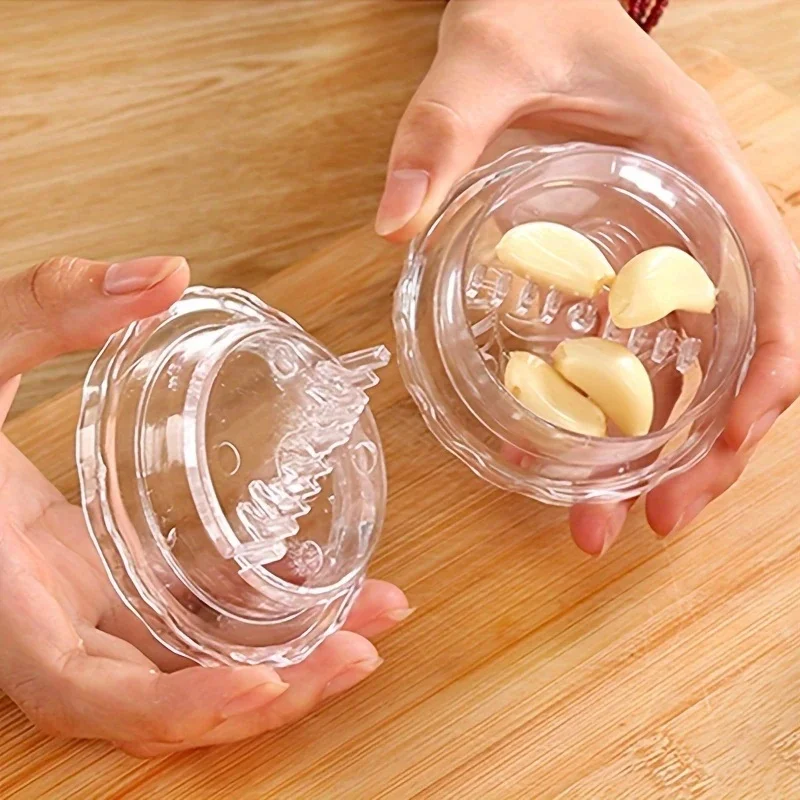 Manual Portable Garlic Grinder Rotary Kitchen Gadget for Crushing Garlic and Ginger, Easy To Use and Clean - الصورة 2