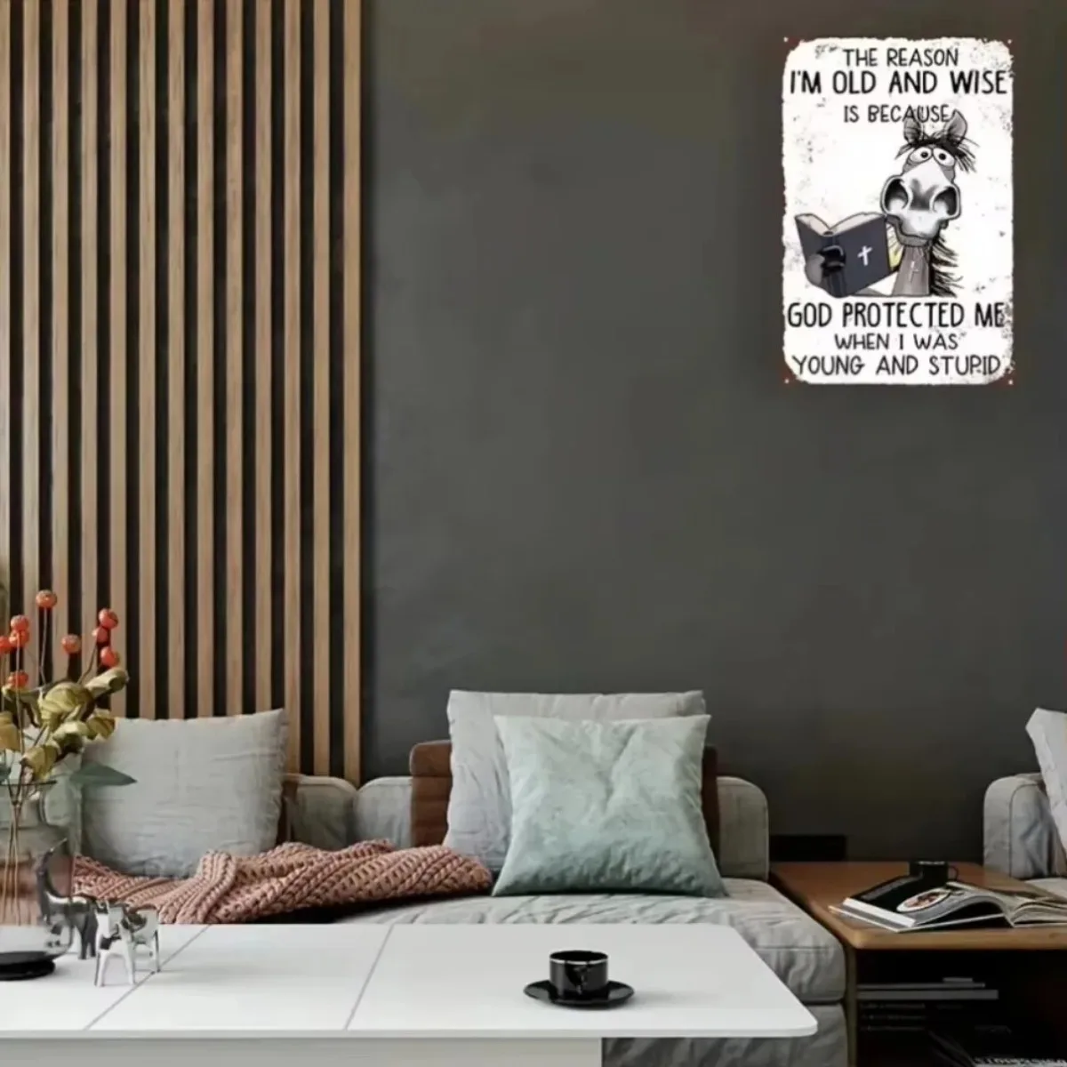 Distinctive "I'm Old But Smart" Wall Decor – Timeless Retro Style, Ideal for Enhancing Homes/Bars - الصورة 6