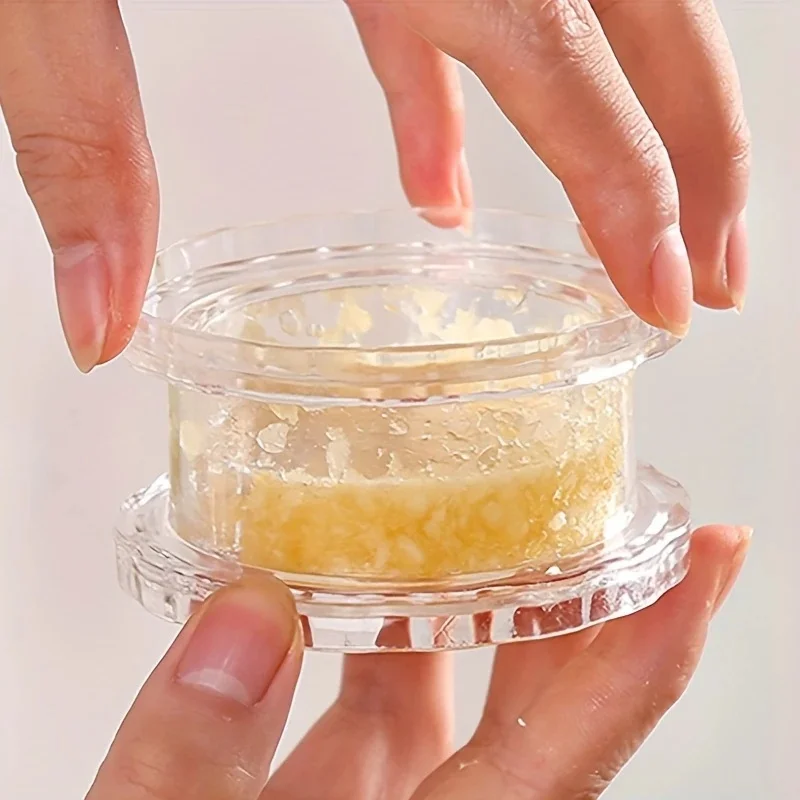 Manual Portable Garlic Grinder Rotary Kitchen Gadget for Crushing Garlic and Ginger, Easy To Use and Clean - الصورة 4